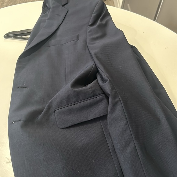 Joseph Abboud navy blue suit (pants included). - Picture 4 of 4